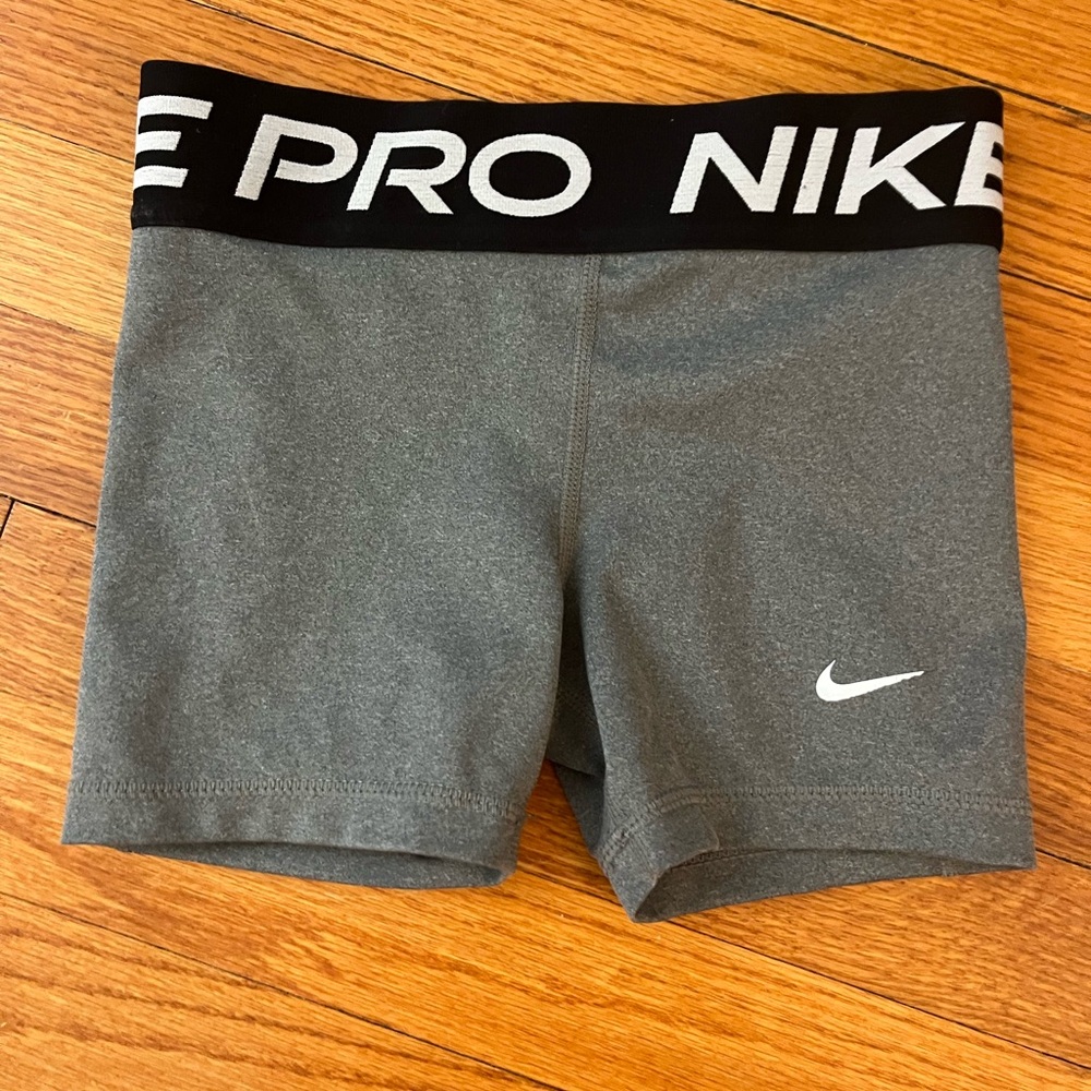 Nike pros shorts